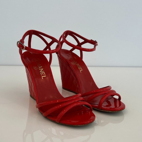 CHANEL ORANGE PATENT LEATHER WEDGE SANDALS SIZE IT 38 / US 8 - Picture 5 of 16